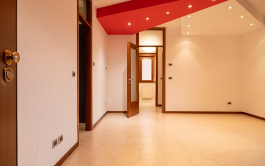 UDINE – V. TAGLIAMENTO – TRICAMERE CON CANTINA E GARAGE DOPPIO