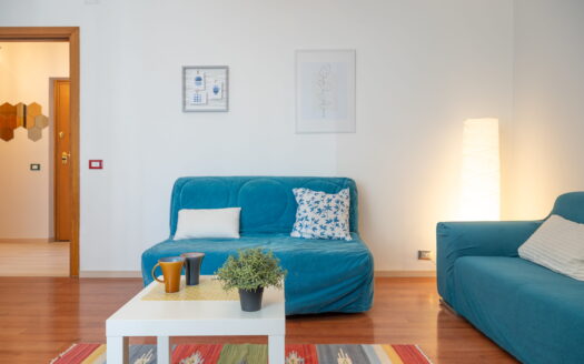 UDINE – VIA CACCIA – TRICAMERE CON CANTINA E POSTO AUTO